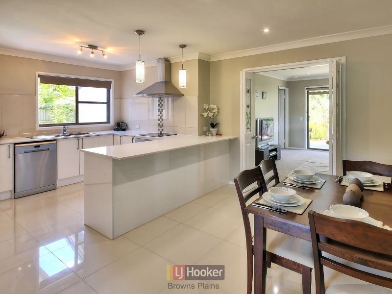 5 Topham Court, Hillcrest QLD 4118