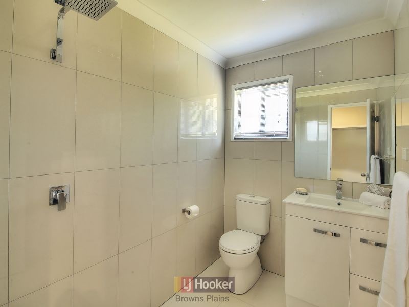 5 Topham Court, Hillcrest QLD 4118