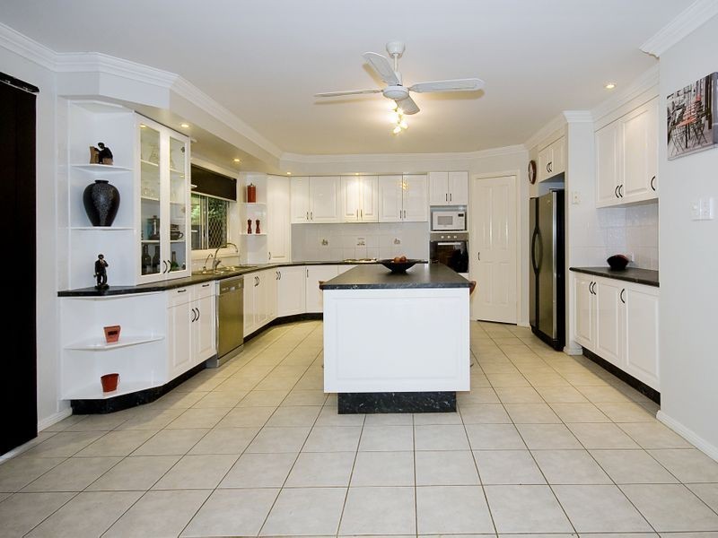 6 Matson Avenue, Regents Park QLD 4118