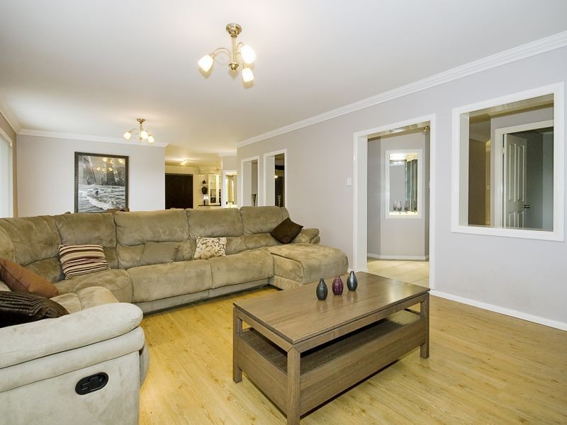 6 Matson Avenue, Regents Park QLD 4118