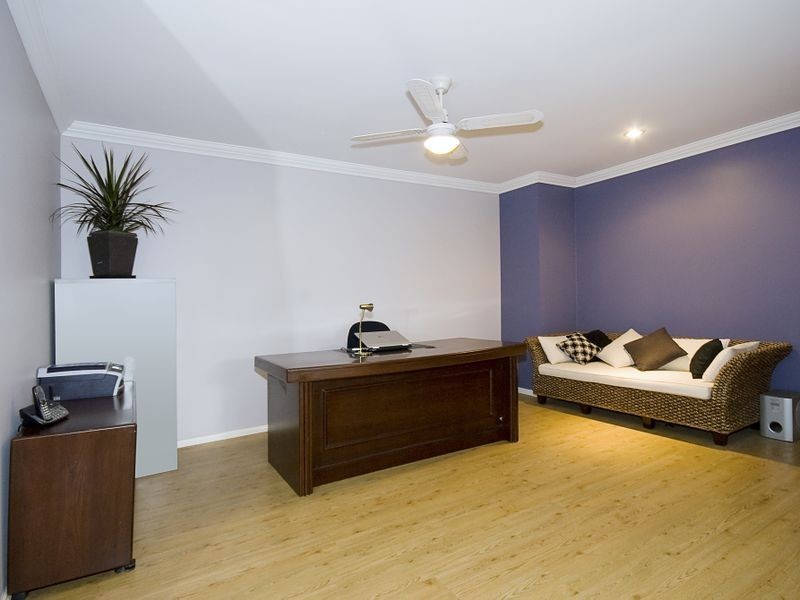 6 Matson Avenue, Regents Park QLD 4118
