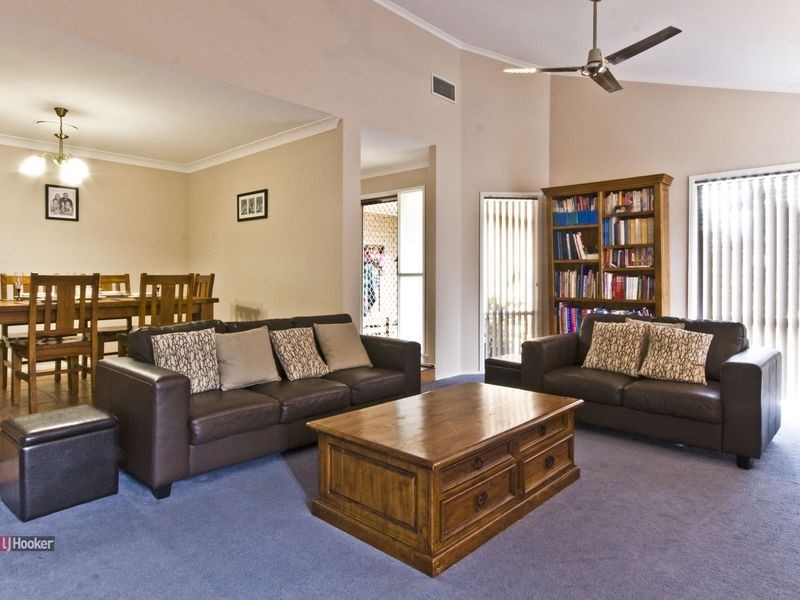 4 Lyra Court, Regents Park QLD 4118