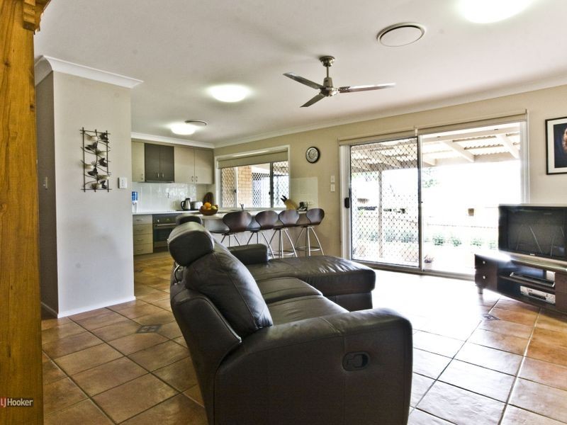 4 Lyra Court, Regents Park QLD 4118