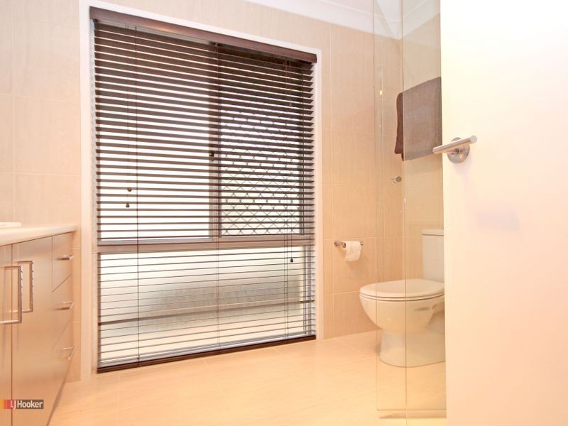 4 Lyra Court, Regents Park QLD 4118