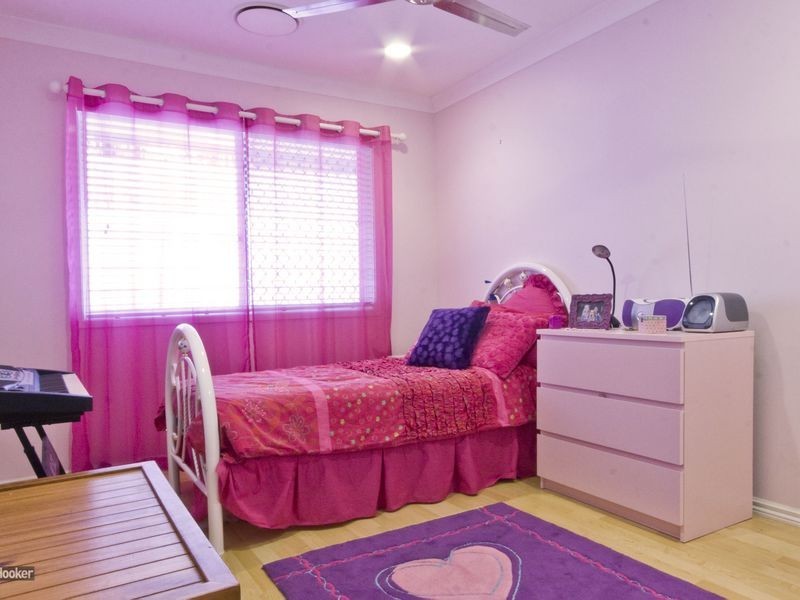 4 Lyra Court, Regents Park QLD 4118