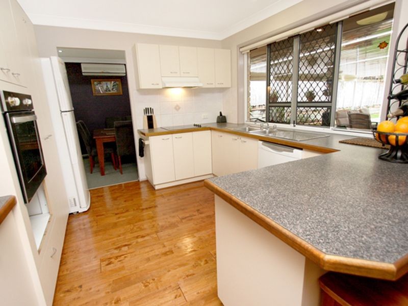 67 Bushland Drive, Regents Park QLD 4118