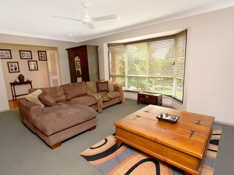 67 Bushland Drive, Regents Park QLD 4118