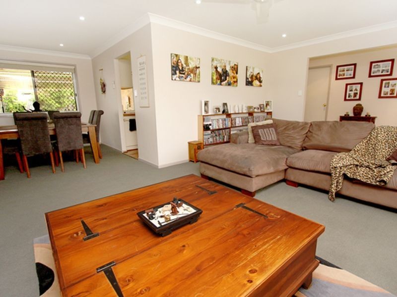 67 Bushland Drive, Regents Park QLD 4118