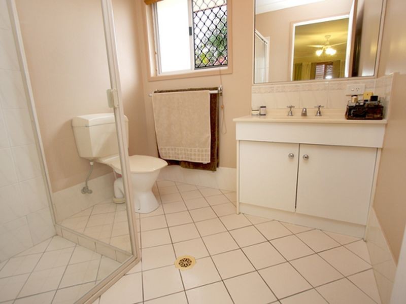 67 Bushland Drive, Regents Park QLD 4118