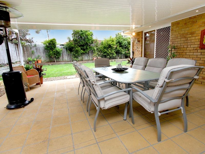 67 Bushland Drive, Regents Park QLD 4118