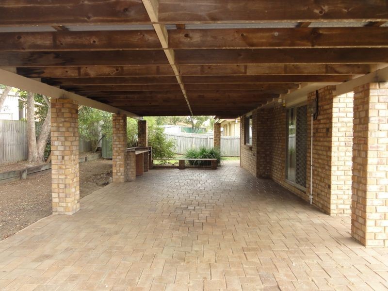 32 Federation Drive, Hillcrest QLD 4118