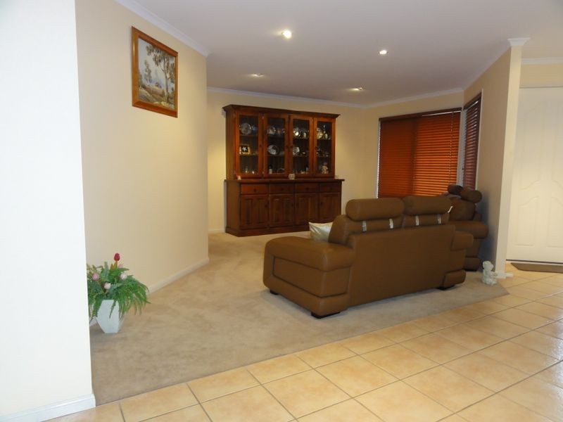 20 Cornell Close, Regents Park QLD 4118