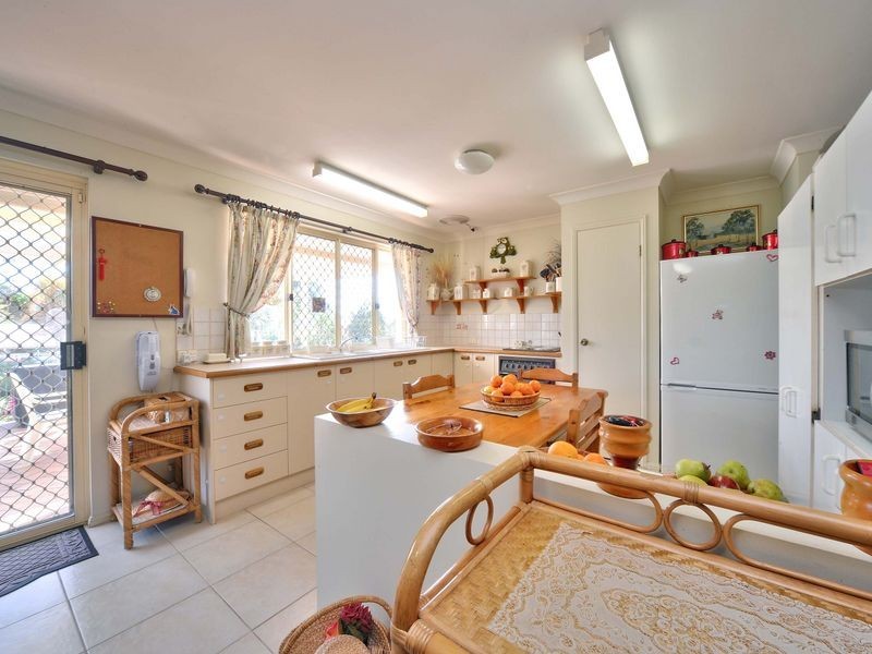 69 Middle Road, Hillcrest QLD 4118