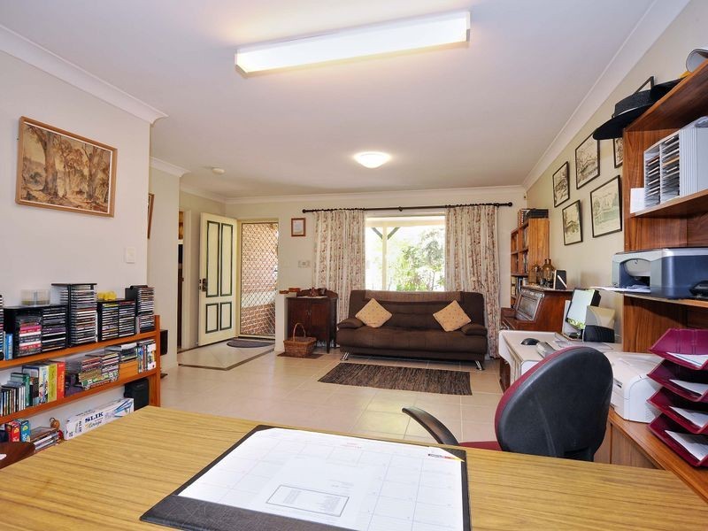 69 Middle Road, Hillcrest QLD 4118