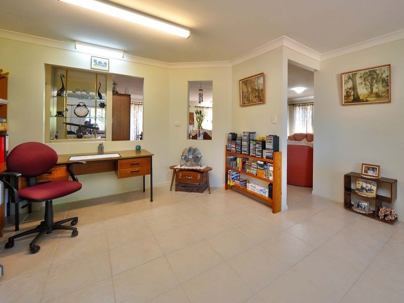 69 Middle Road, Hillcrest QLD 4118