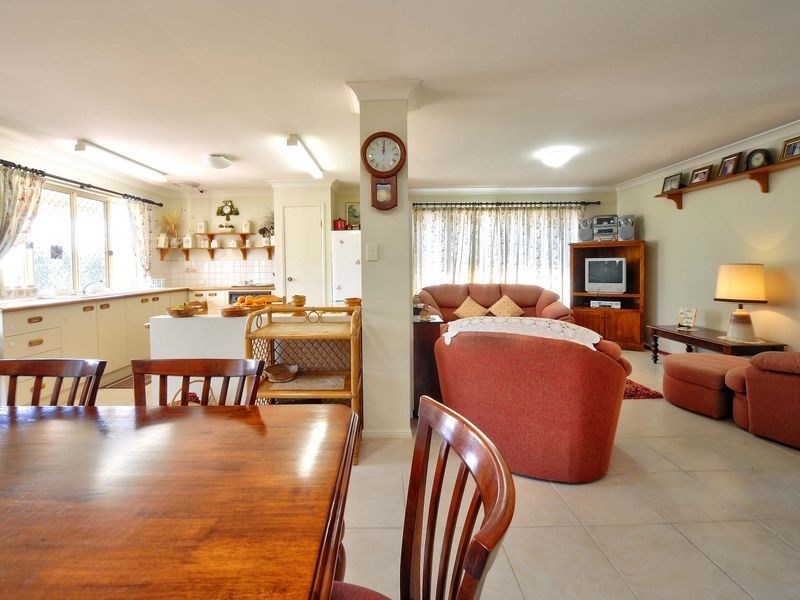 69 Middle Road, Hillcrest QLD 4118