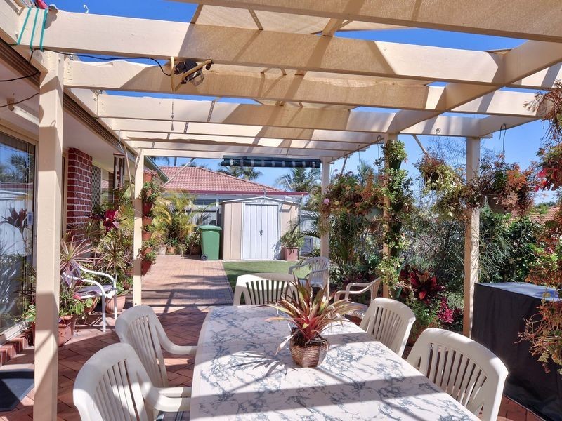 69 Middle Road, Hillcrest QLD 4118