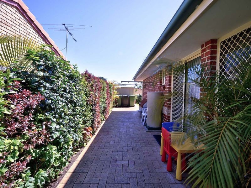 69 Middle Road, Hillcrest QLD 4118