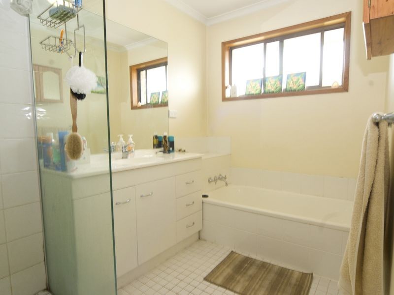 7 Paringa Court, Hillcrest QLD 4118