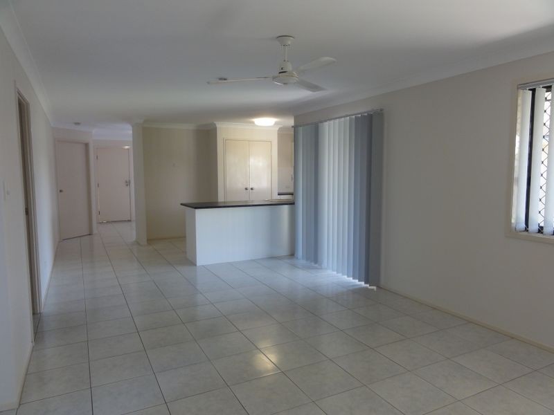 38 Pidgeon Boulevard, Crestmead QLD 4132