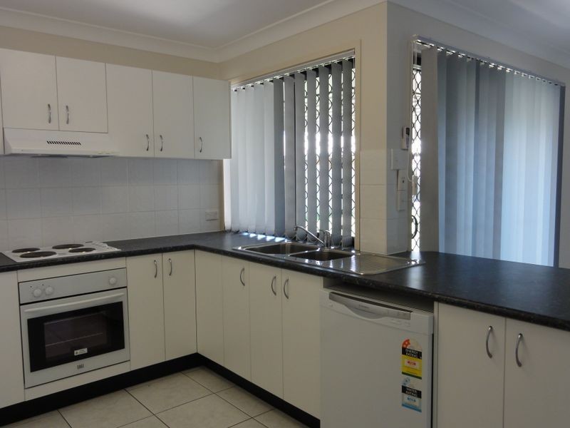 38 Pidgeon Boulevard, Crestmead QLD 4132