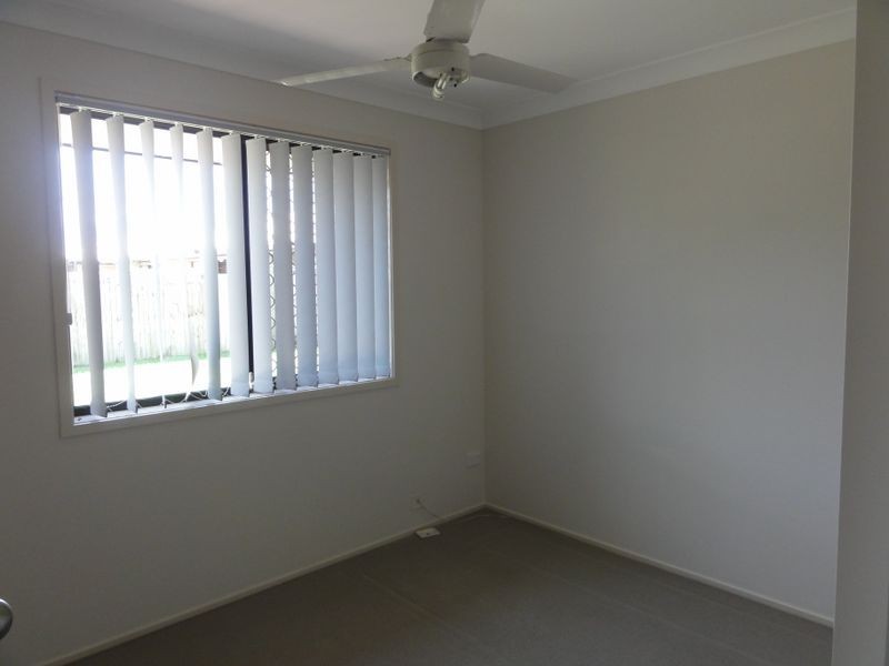 38 Pidgeon Boulevard, Crestmead QLD 4132