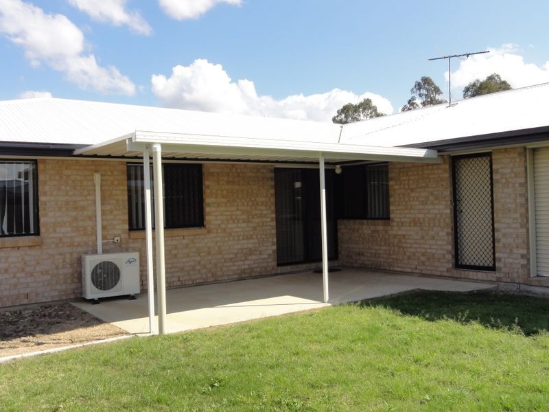 38 Pidgeon Boulevard, Crestmead QLD 4132