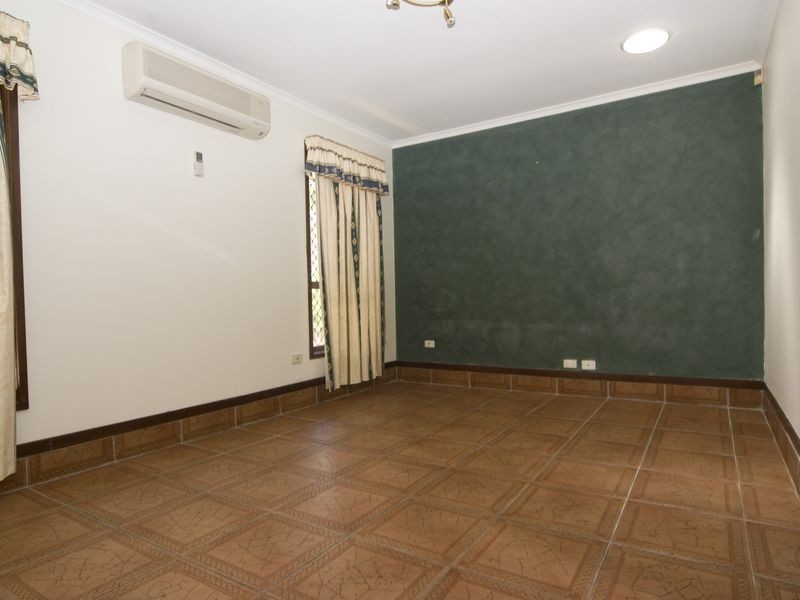 77 Radiata Street, Hillcrest QLD 4118