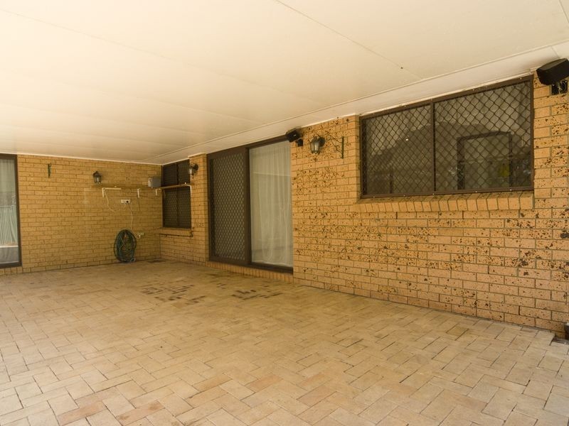 77 Radiata Street, Hillcrest QLD 4118