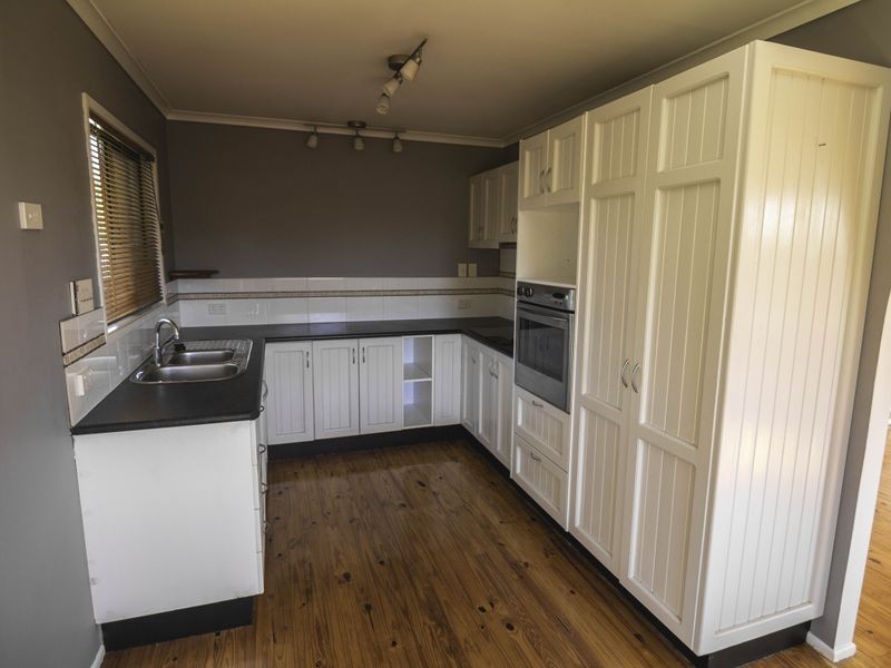 8 Mackellar Drive, Boronia Heights QLD 4124