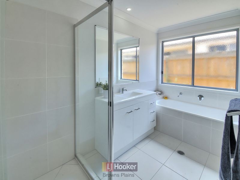 2/24 John Davison Place, Crestmead QLD 4132