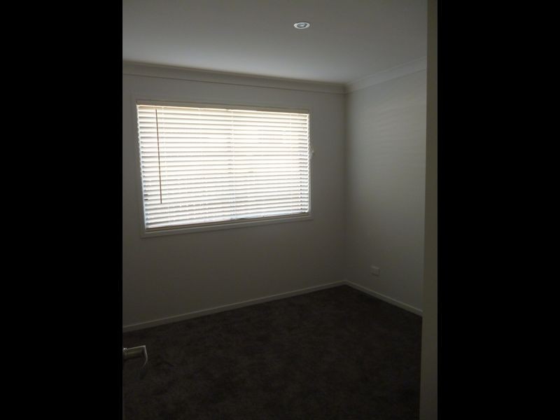 2/24 John Davison Place, Crestmead QLD 4132