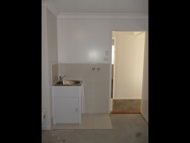 2/24 John Davison Place, Crestmead QLD 4132