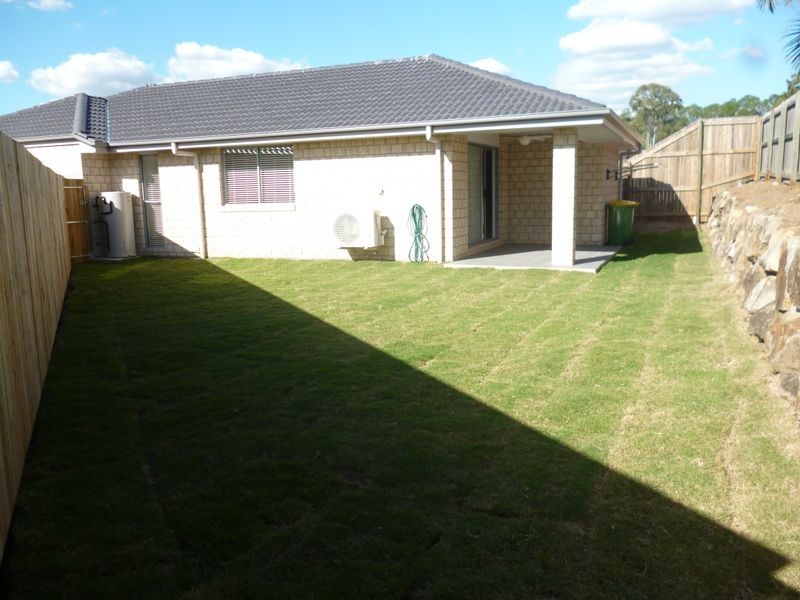 2/24 John Davison Place, Crestmead QLD 4132