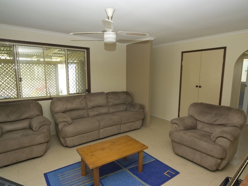 17 Bennett Drive, Regents Park QLD 4118