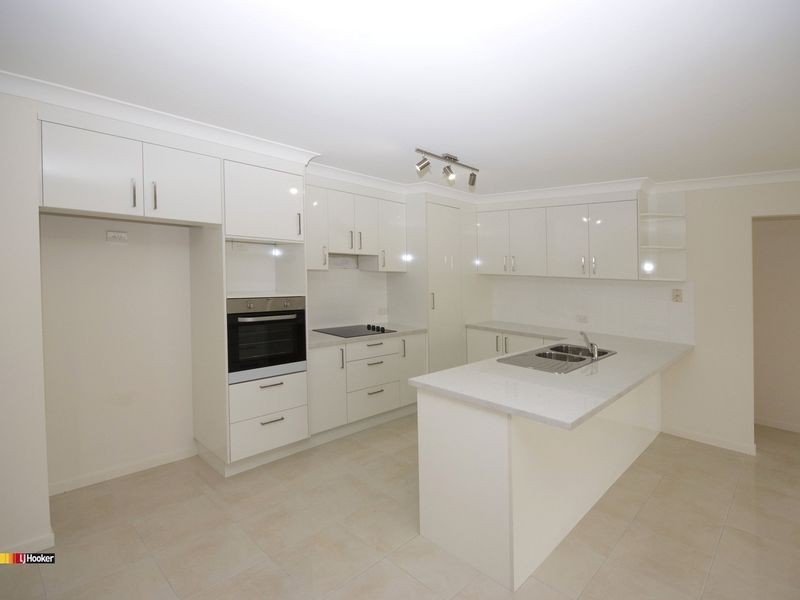 3 Lindfield Street, Hillcrest QLD 4118