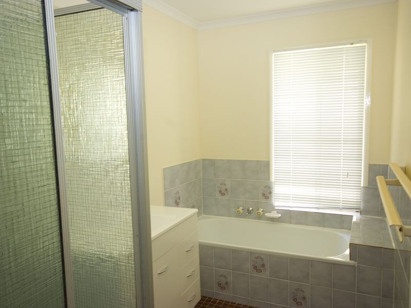 24 Regency Drive, Regents Park QLD 4118