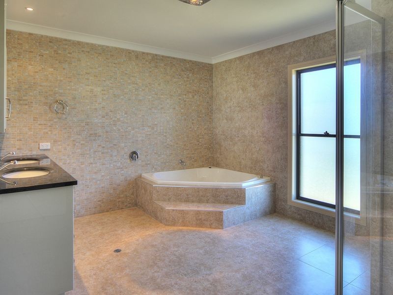 34 Maryland Drive, Regents Park QLD 4118