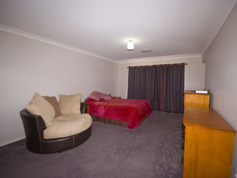 34 St Johns Way, Boronia Heights QLD 4124