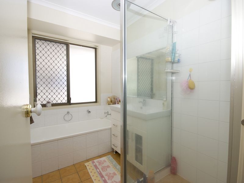 31 St Johns Way, Boronia Heights QLD 4124