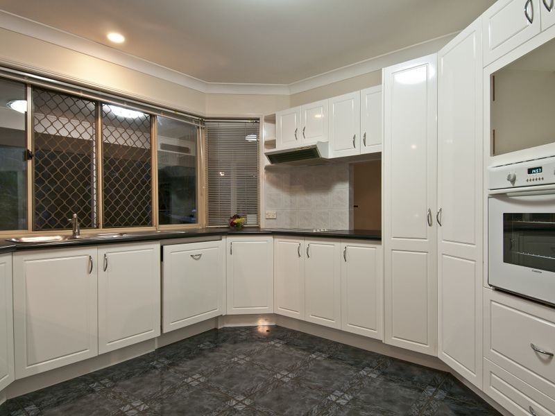 6 Calluna Court, Regents Park QLD 4118