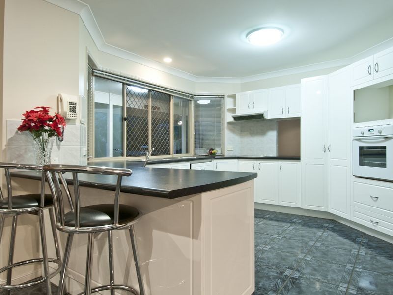 6 Calluna Court, Regents Park QLD 4118