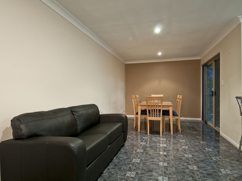 6 Calluna Court, Regents Park QLD 4118