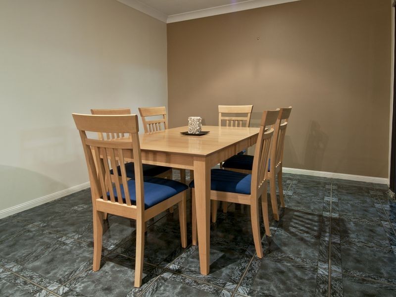 6 Calluna Court, Regents Park QLD 4118