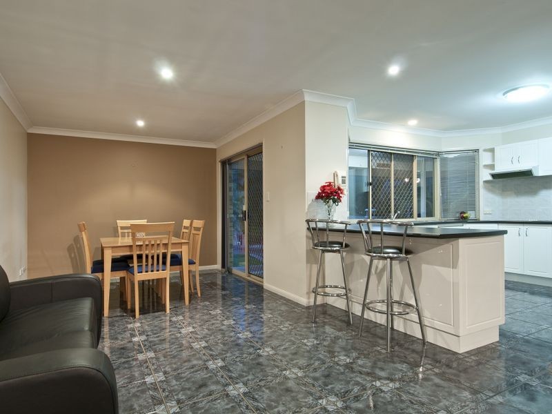 6 Calluna Court, Regents Park QLD 4118