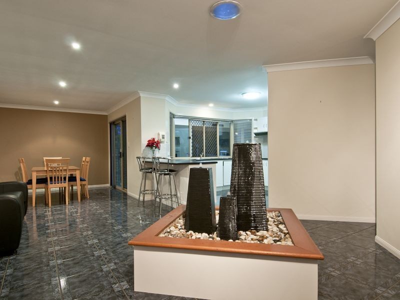 6 Calluna Court, Regents Park QLD 4118