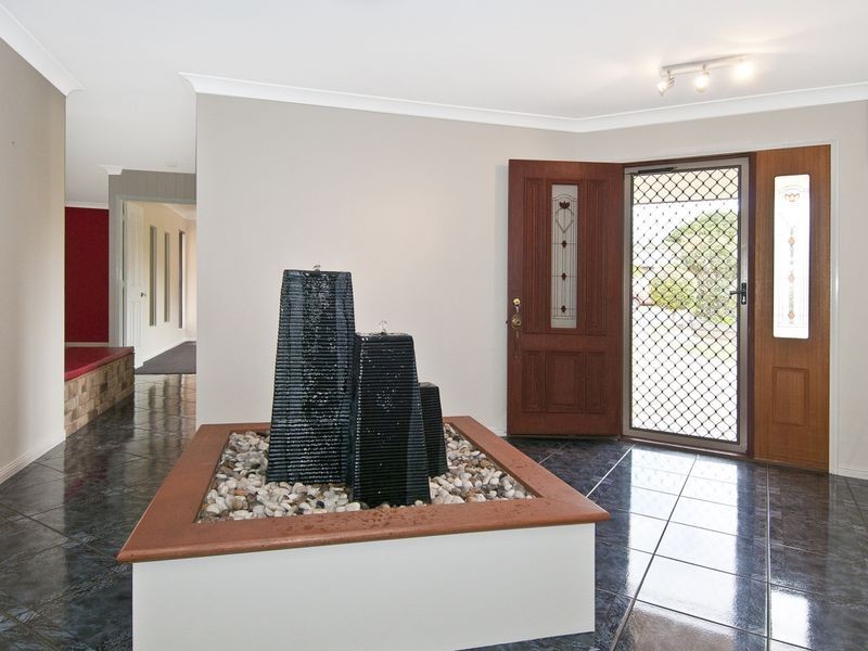 6 Calluna Court, Regents Park QLD 4118