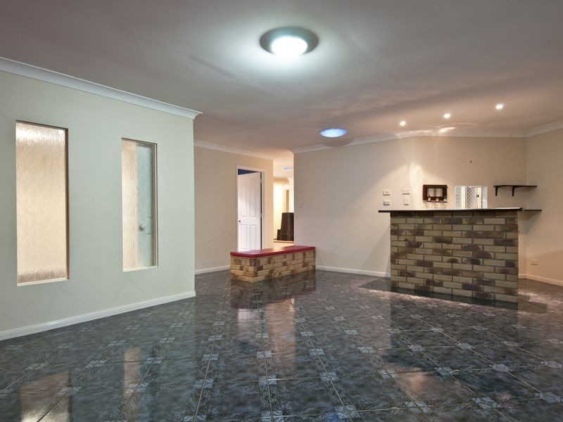 6 Calluna Court, Regents Park QLD 4118