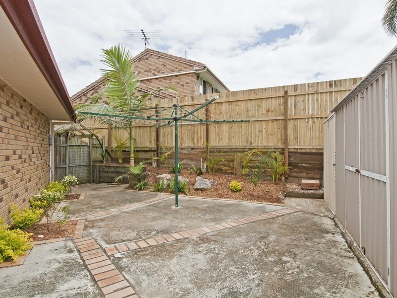 6 Calluna Court, Regents Park QLD 4118