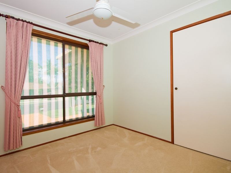 5 Bottlebrush Drive, Regents Park QLD 4118